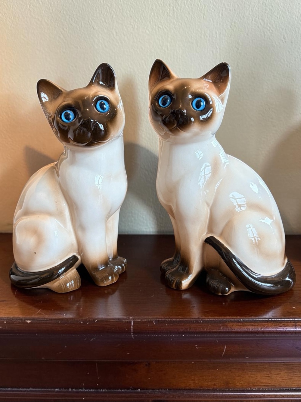 Pair of Enesco Ceramic Siamese Cat Figurines with Blue Eyes 7" Cream Brown Vtg